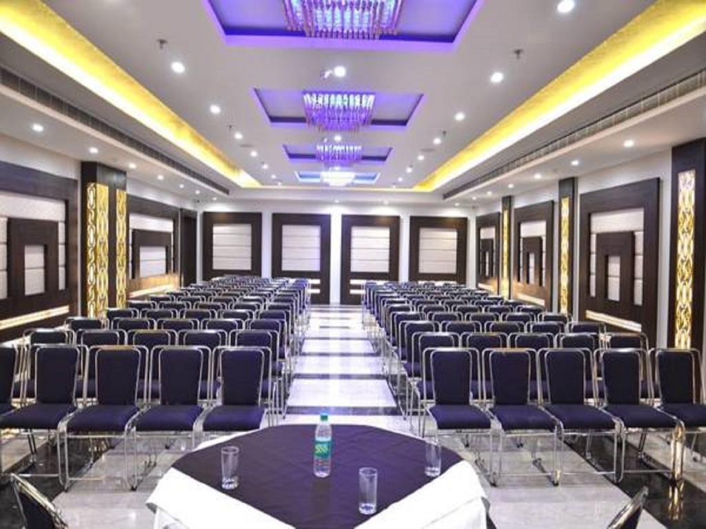 Hotel Seven Hills Tower Agra  Bagian luar foto