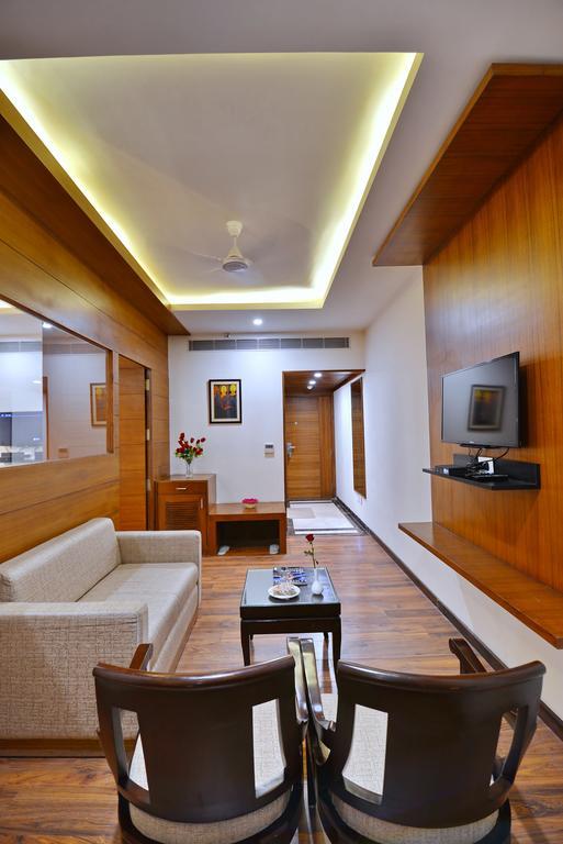 Hotel Seven Hills Tower Agra  Bagian luar foto