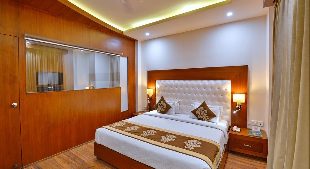 Hotel Seven Hills Tower Agra  Bagian luar foto