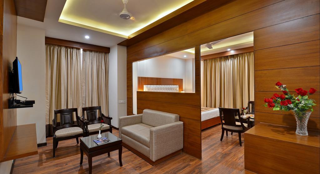 Hotel Seven Hills Tower Agra  Bagian luar foto