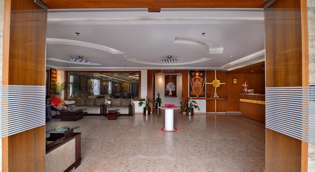 Hotel Seven Hills Tower Agra  Bagian luar foto