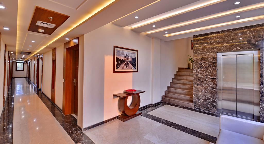 Hotel Seven Hills Tower Agra  Bagian luar foto
