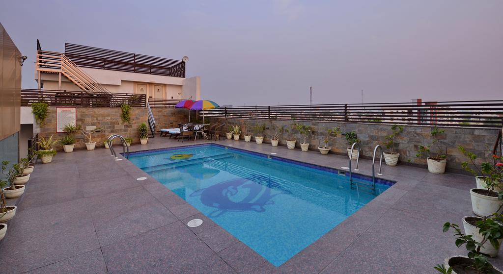 Hotel Seven Hills Tower Agra  Bagian luar foto