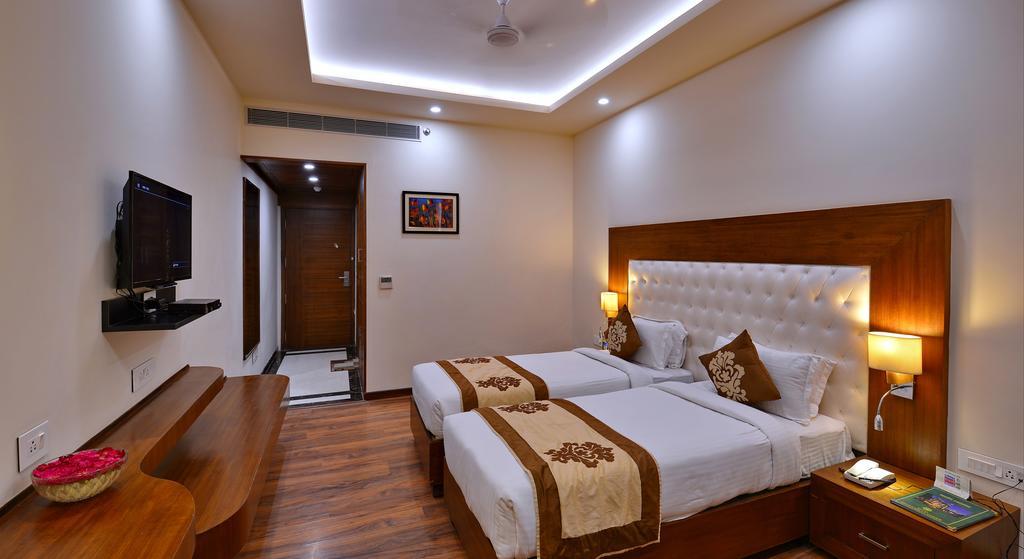 Hotel Seven Hills Tower Agra  Bagian luar foto
