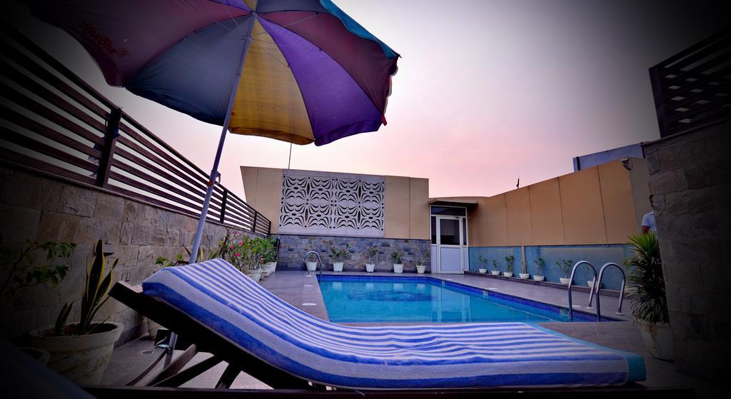 Hotel Seven Hills Tower Agra  Bagian luar foto