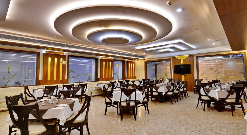Hotel Seven Hills Tower Agra  Bagian luar foto