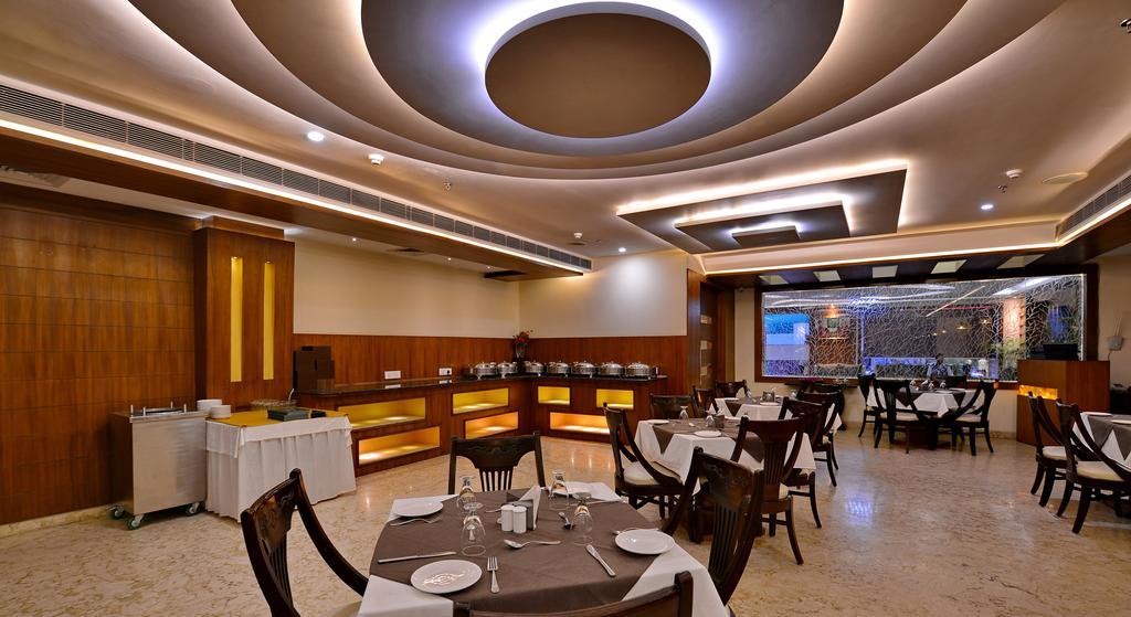Hotel Seven Hills Tower Agra  Bagian luar foto