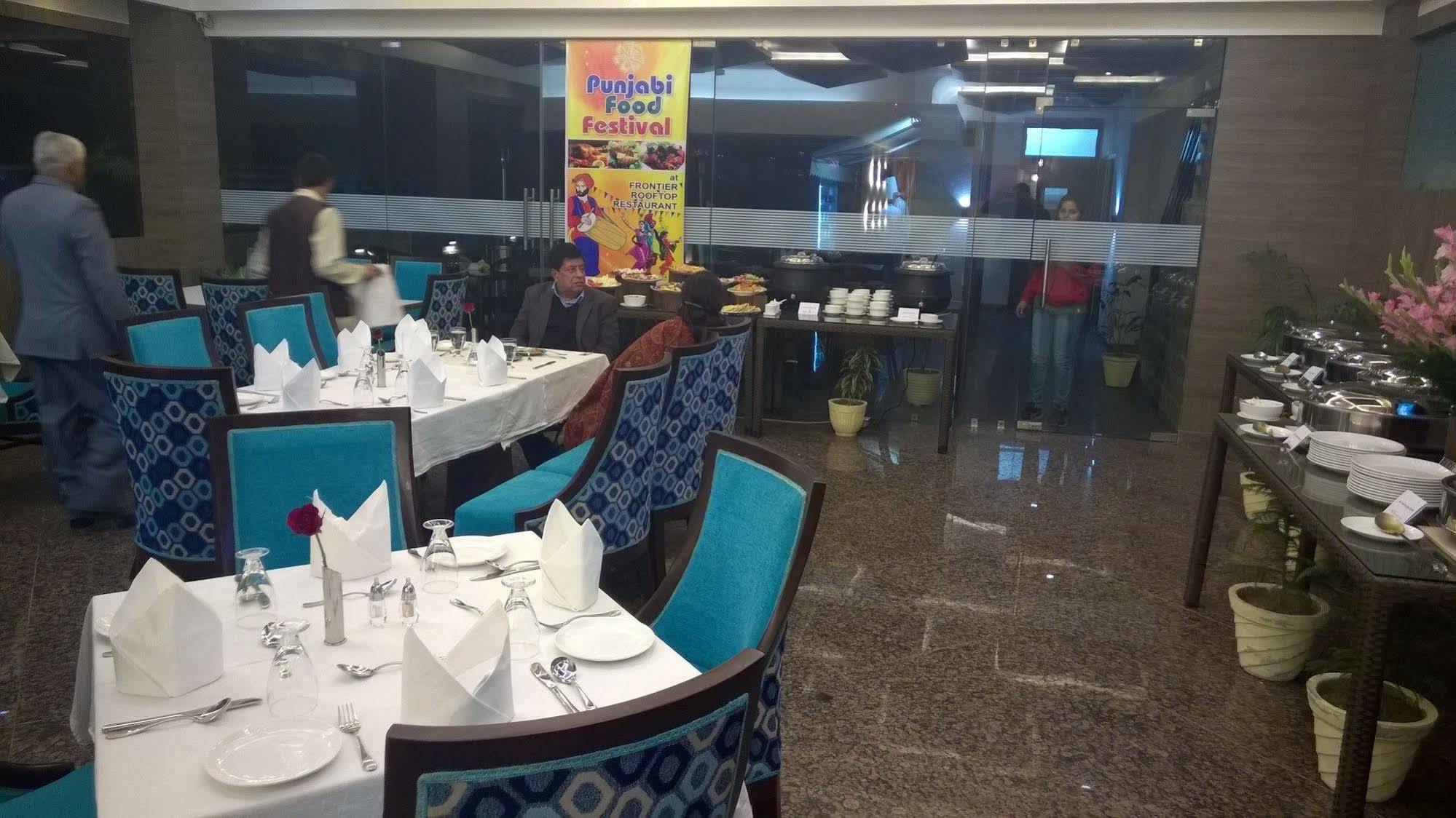 Hotel Seven Hills Tower Agra  Bagian luar foto
