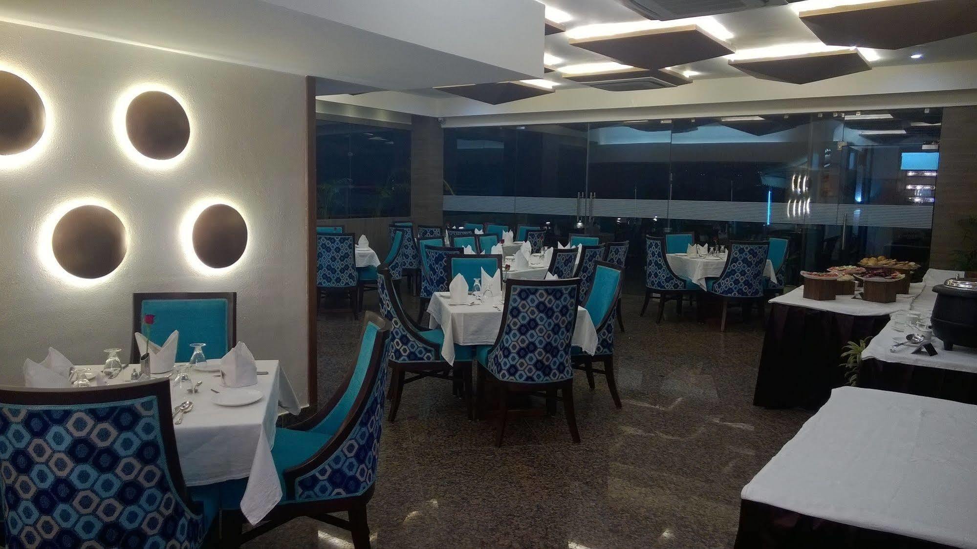 Hotel Seven Hills Tower Agra  Bagian luar foto