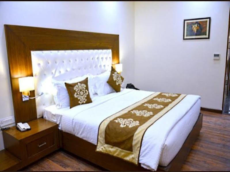 Hotel Seven Hills Tower Agra  Bagian luar foto