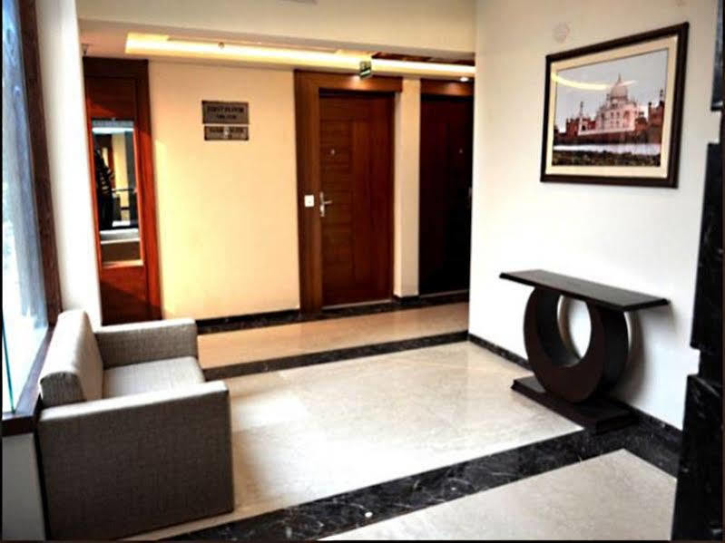 Hotel Seven Hills Tower Agra  Bagian luar foto